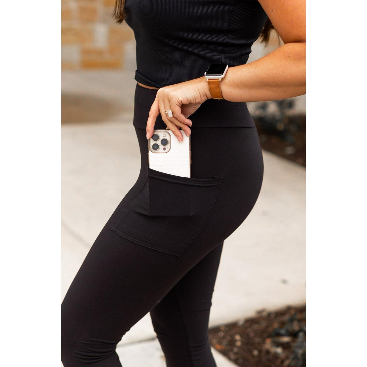 Julia Rose The Cassandra black capri leggings with pockets, Women wearing black capri pocket leggings