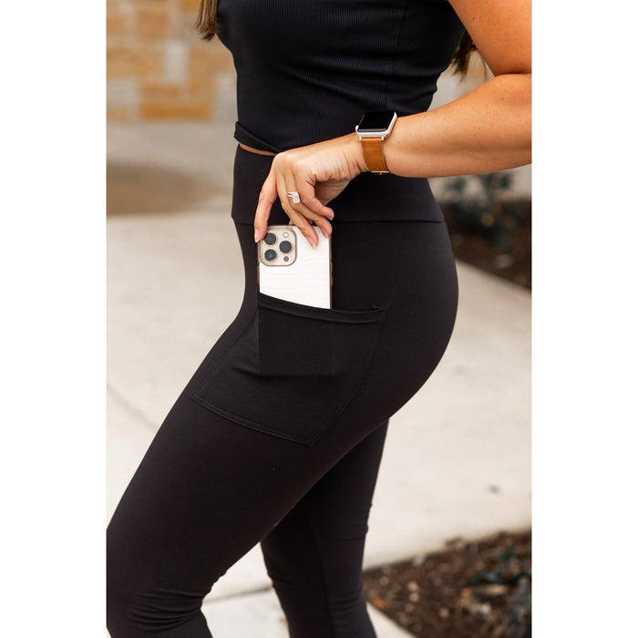 Julia Rose The Cassandra black capri leggings with pockets, Women wearing black capri pocket leggings