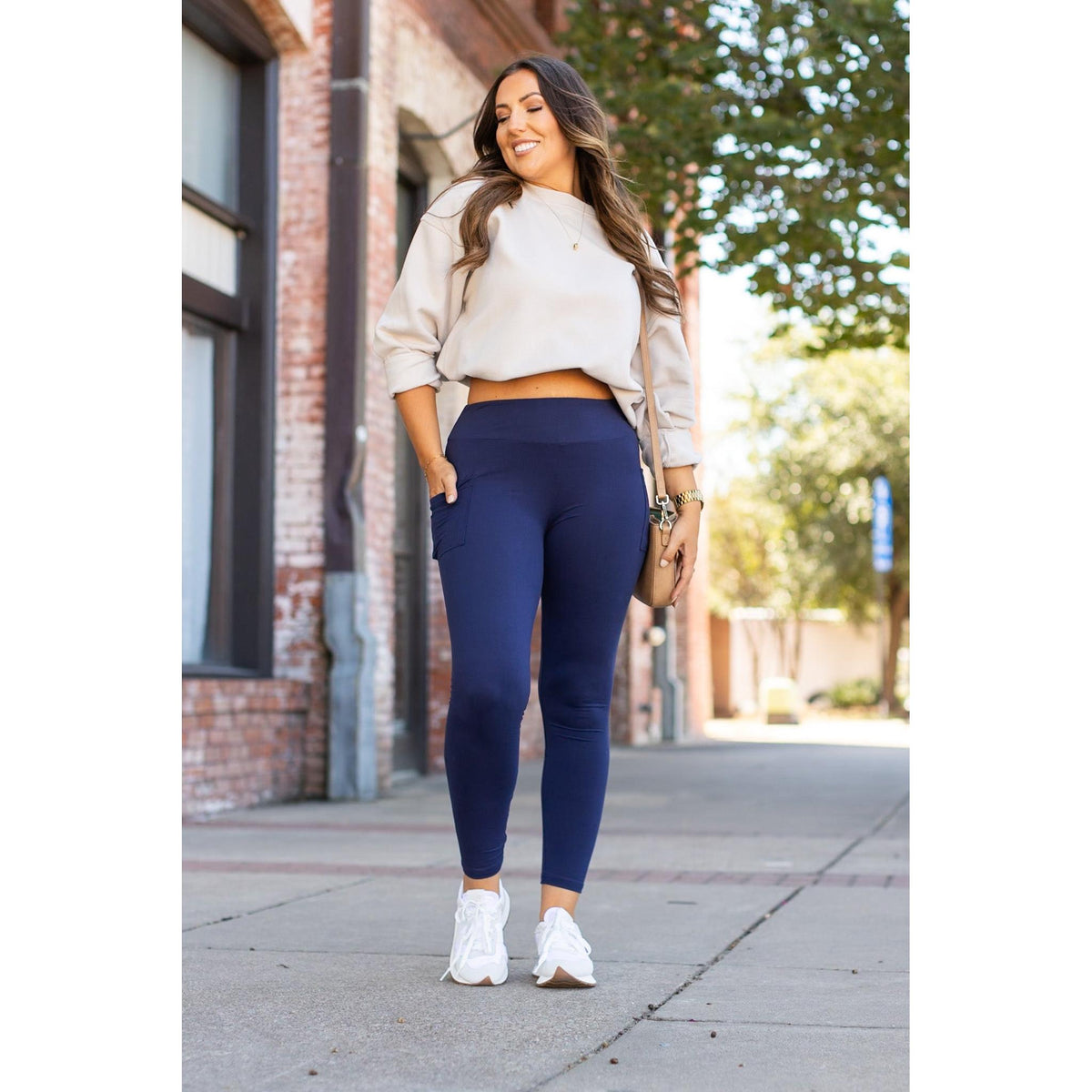 Julia Rose The Nyla navy full-length leggings with pockets, Women wearing navy pocket leggings