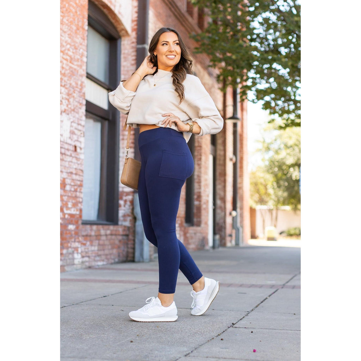 Julia Rose The Nyla navy full-length leggings with pockets, Women wearing navy pocket leggings