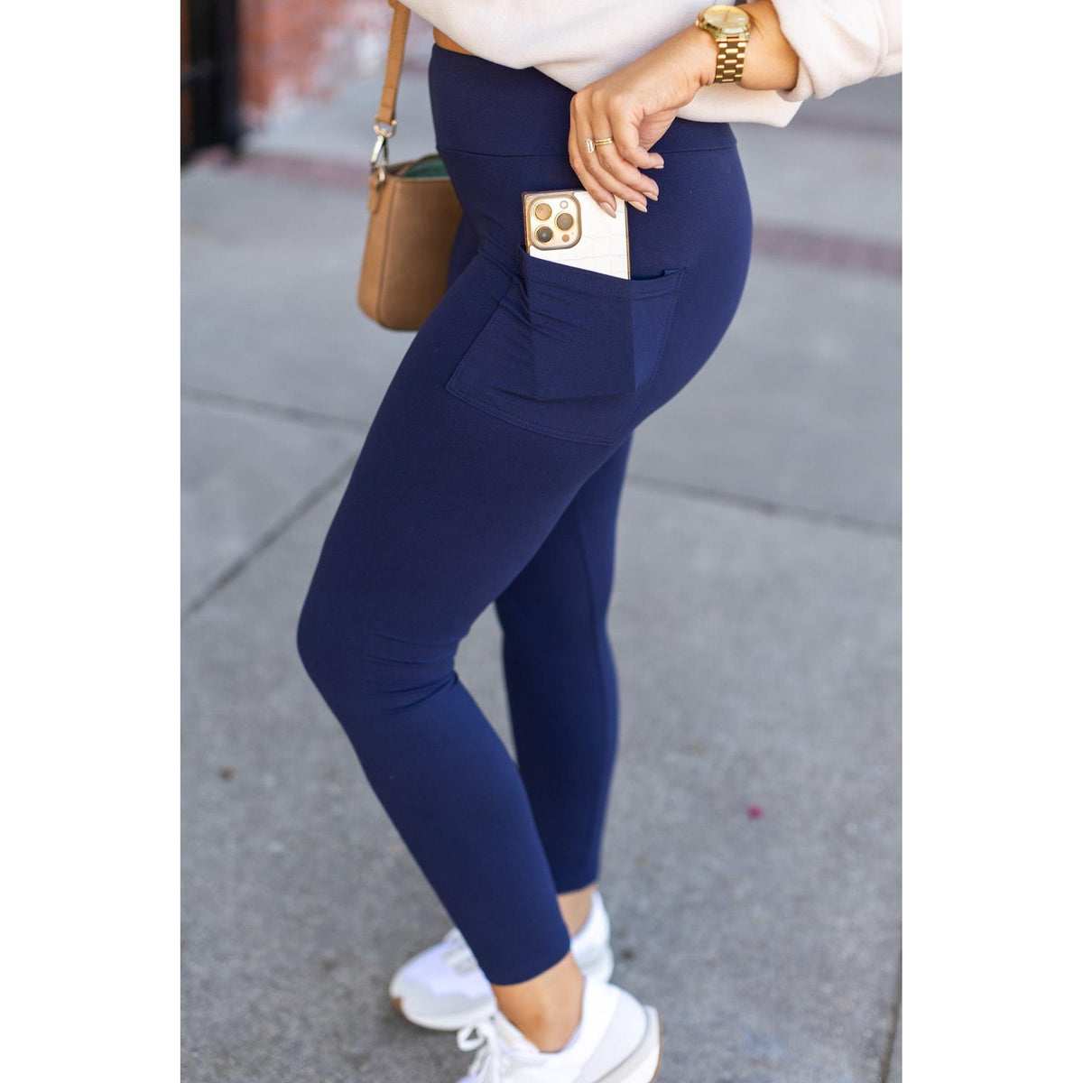 Julia Rose The Nyla navy full-length leggings with pockets, Women wearing navy pocket leggings