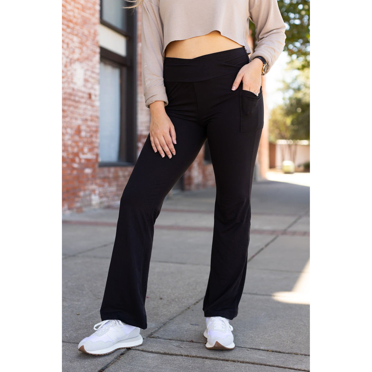 PreOrder | The Liz - Crossover 30"  Bootcut Leggings with Pockets