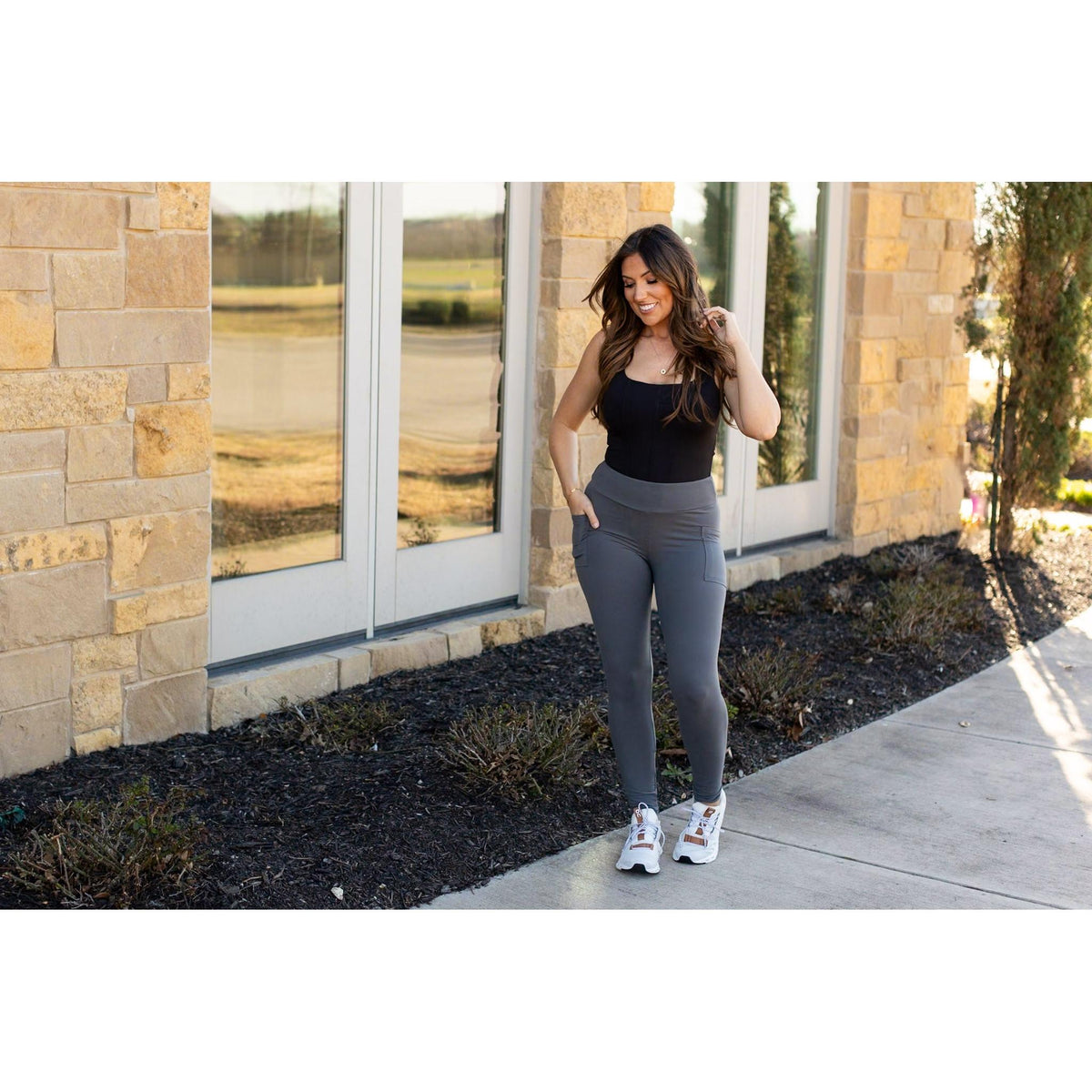 Julia Rose The Carmen charcoal full-length leggings with pockets, Women wearing charcoal leggings with side pockets