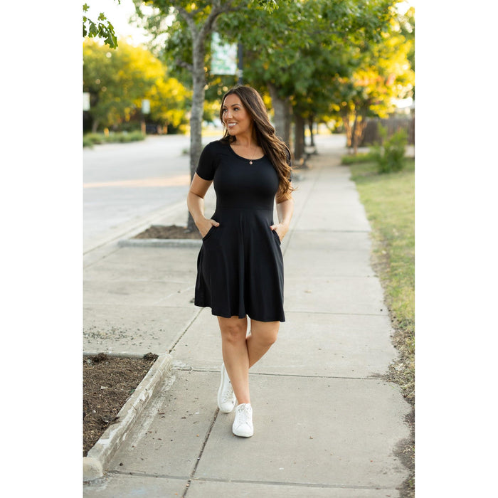 Julia Rose Dakota Dress women’s boutique midi dress front view, Woman wearing Julia Rose Dakota Dress casual everyday outfit