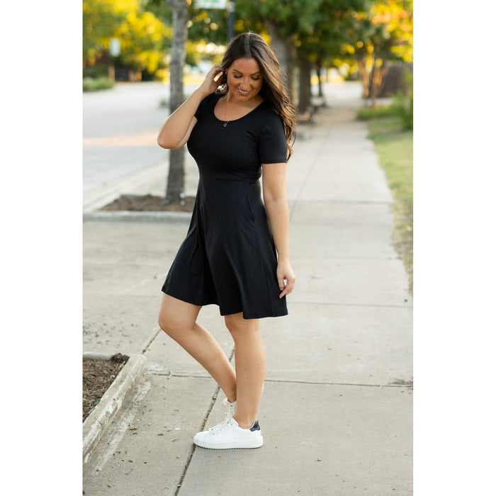 Julia Rose Dakota Dress women’s boutique midi dress front view, Woman wearing Julia Rose Dakota Dress casual everyday outfit