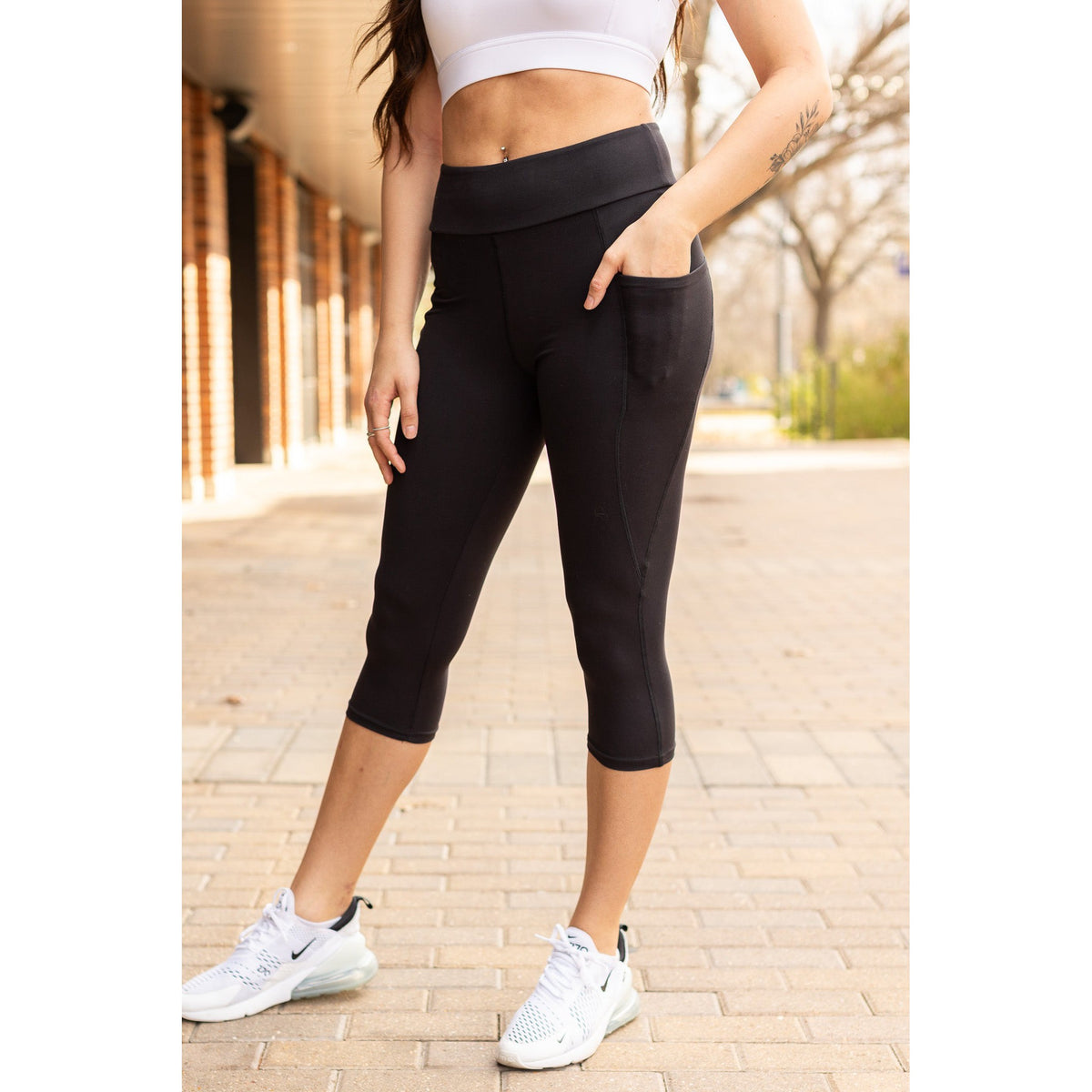 Ready to Ship | Sleek Pocket Collection - Capri Leggings