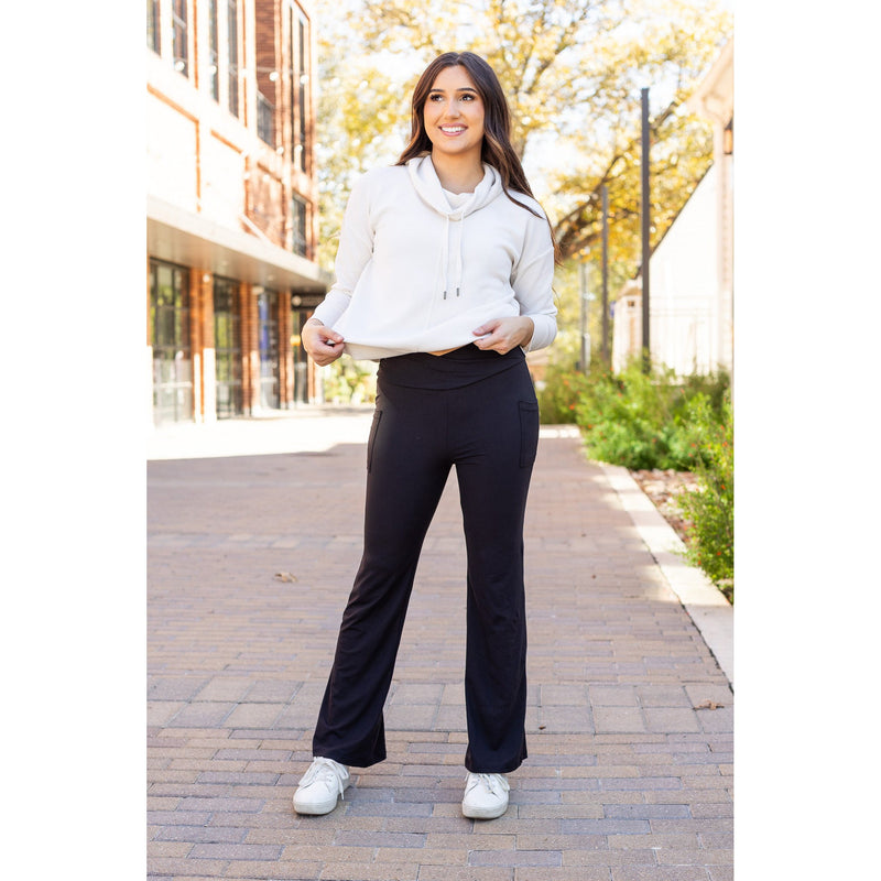 Ready to Ship | The Liz - Crossover 30"  Bootcut Leggings with Pockets