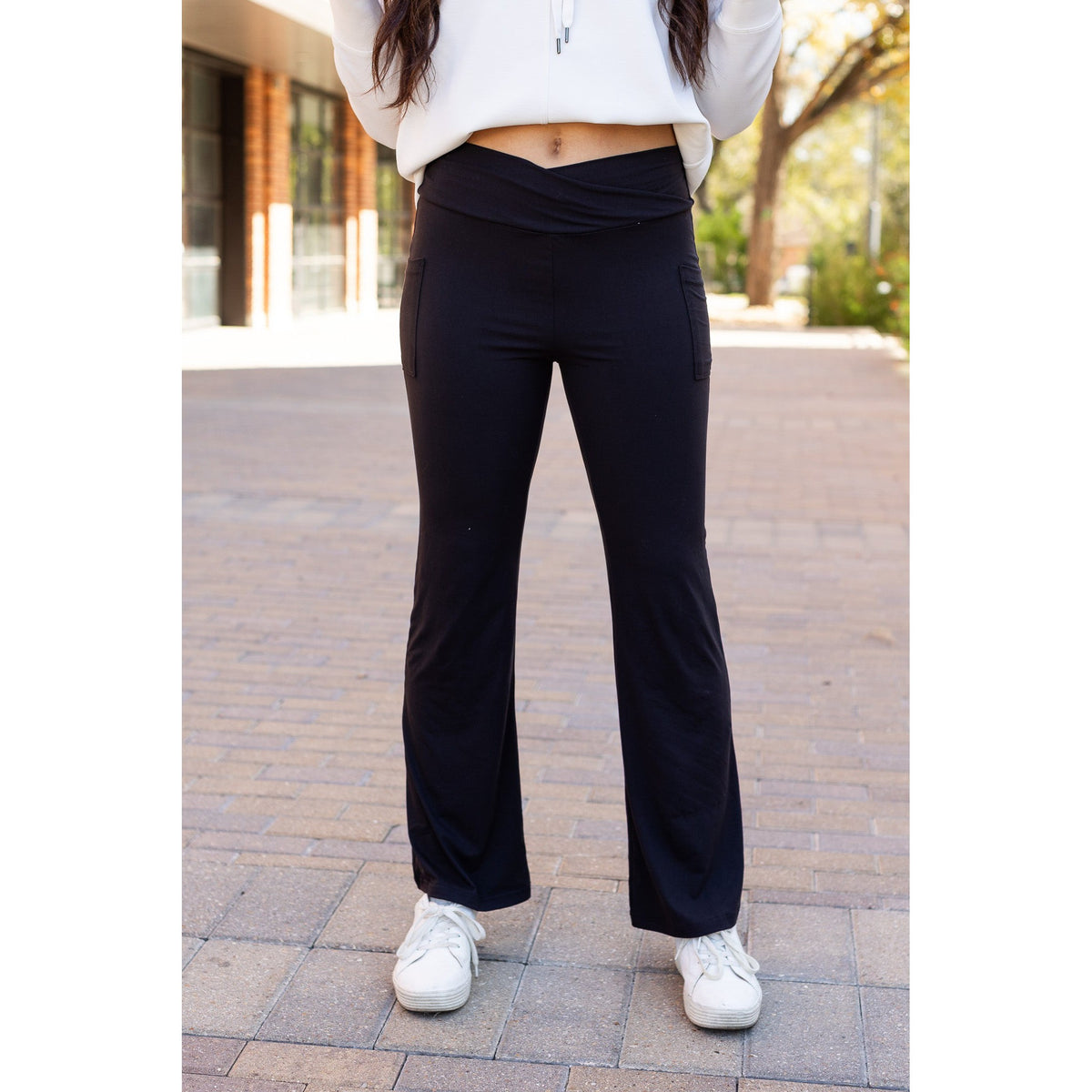 Ready to Ship | The Liz - Crossover 30"  Bootcut Leggings with Pockets