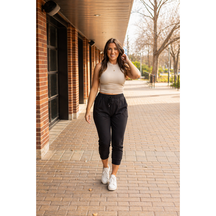 Ready to Ship  | The Sierra - Cropped Joggers